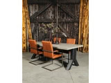 Betonnen tafel Tynaarlo met stoelen staand